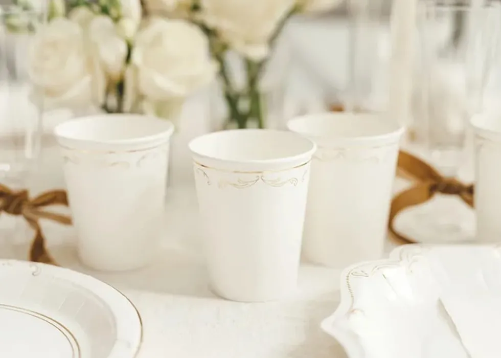 Hvite kopper med gull ornament, 6 stk.