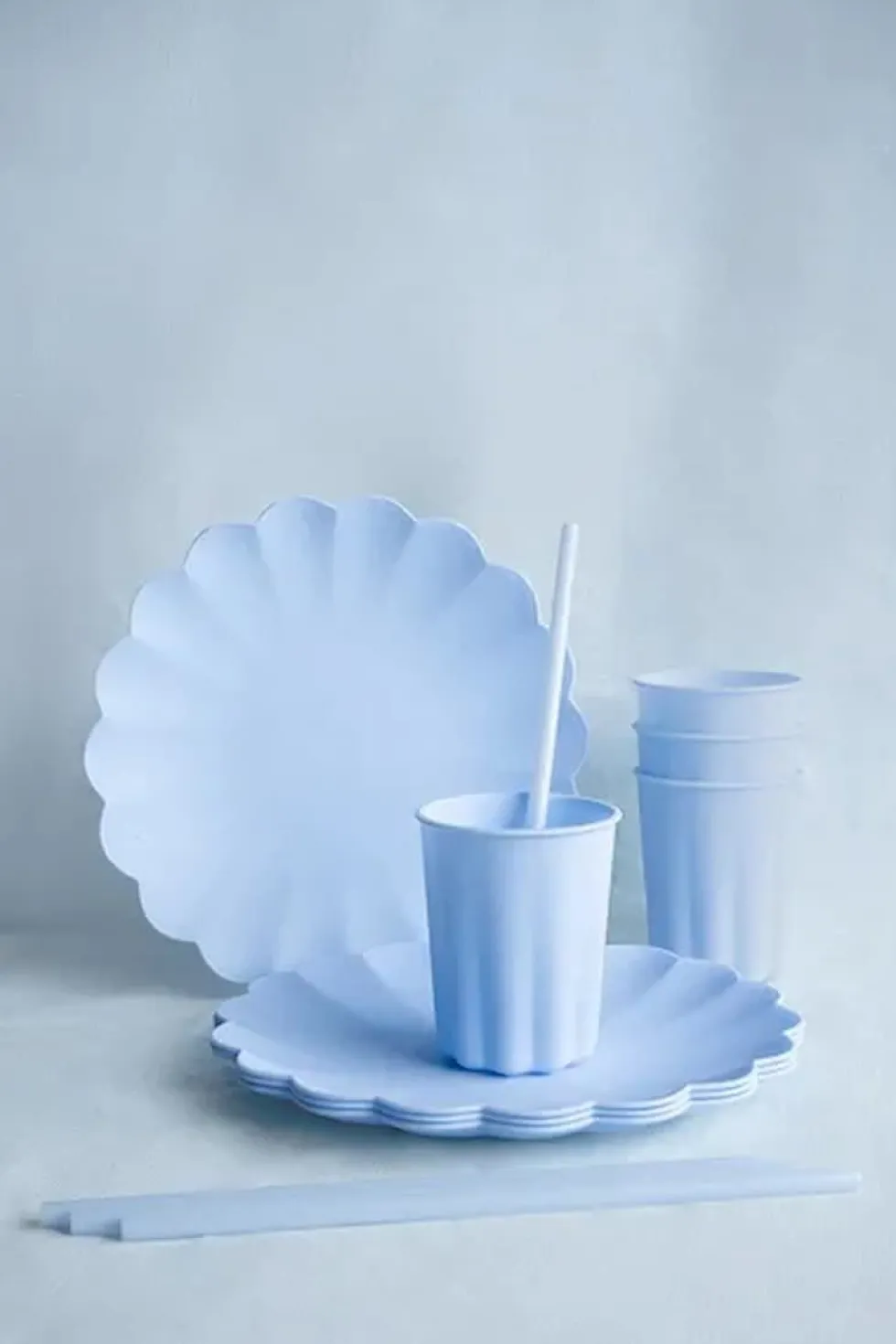 Lys blå plastikk tallerkener, 4pk